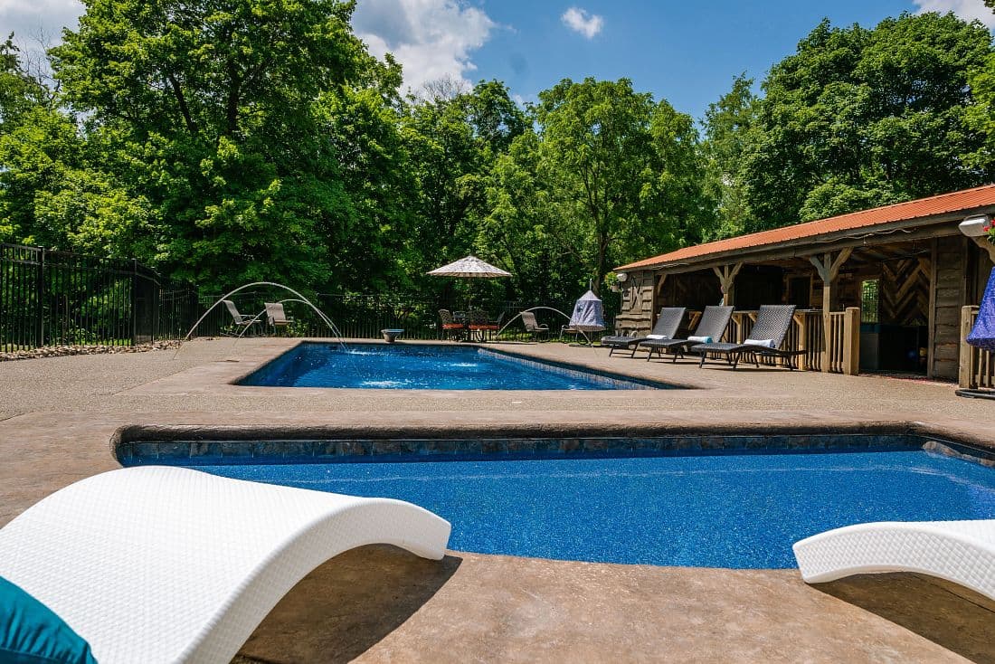 Semicircle Tanning Ledge 4